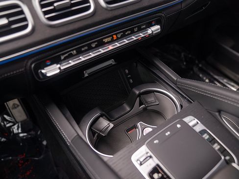 Used 2025 Mercedes-Benz Maybach GLS 600 4MATIC image 13