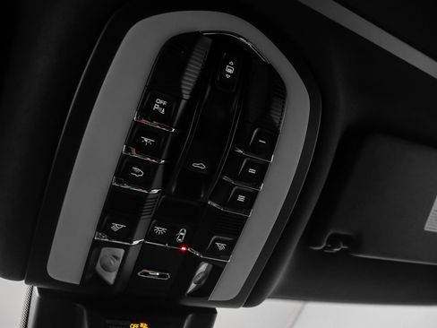 Used 2025 Porsche Macan Turbo image 42