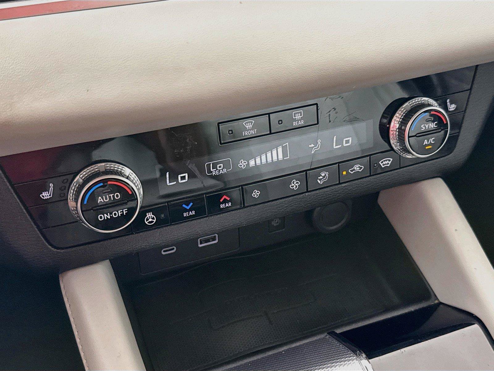 Used 2024 Mitsubishi Outlander 4WD Plug-In Hybrid image 22