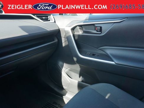 Used 2021 Toyota RAV4 LE AWD/4WD image 29