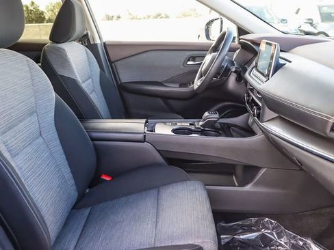 Used 2023 Nissan Rogue SV image 18