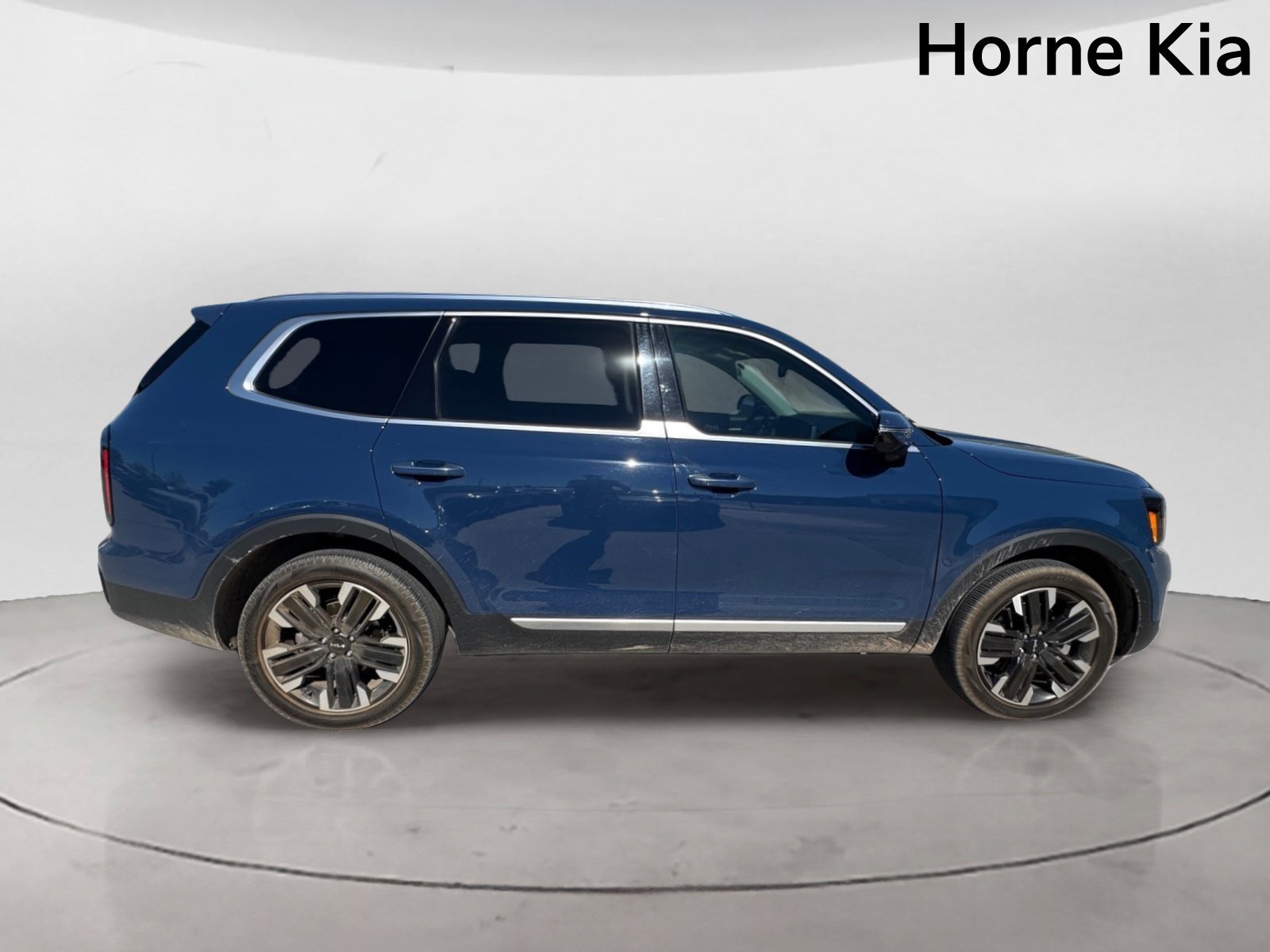 Certified 2024 Kia Telluride SX FWD image 3