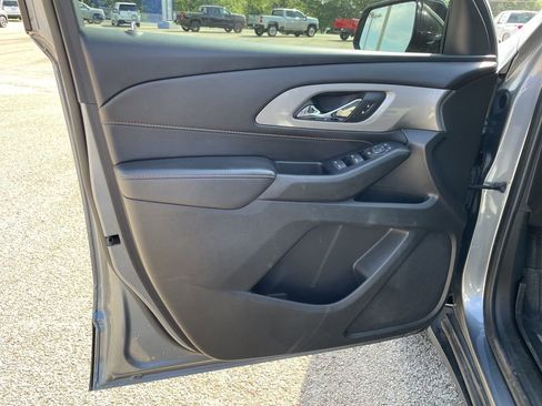 Used 2020 Chevrolet Traverse LS FWD image 11
