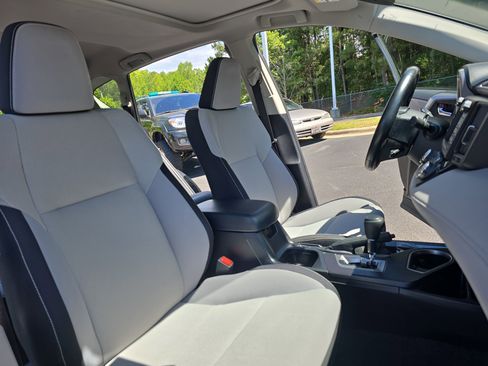 Used 2018 Toyota RAV4 XLE AWD/4WD image 10