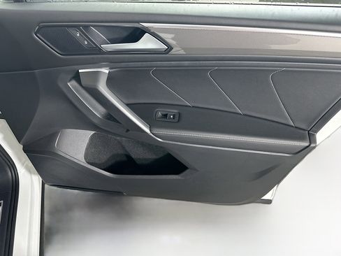 Used 2023 Volkswagen Tiguan SE R-Line image 32