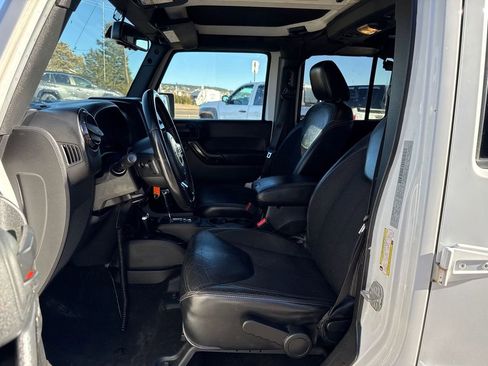 Used 2017 Jeep Wrangler Unlimited Sahara image 10