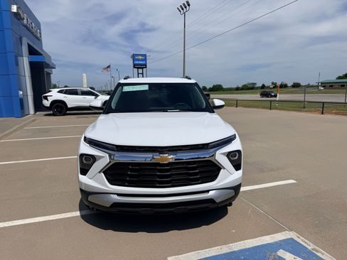New 2026 Chevrolet TrailBlazer LT w/ Convenience Package FWD image 3