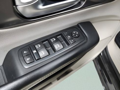 Used 2017 Chrysler Pacifica Limited w/ UConnect Theater Package image 26