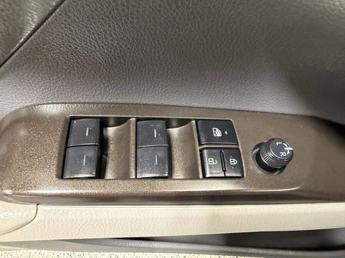 Used 2023 Toyota Camry SE image 13