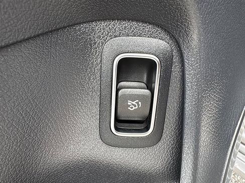 Used 2025 Mercedes-Benz CLA 250 4MATIC image 36