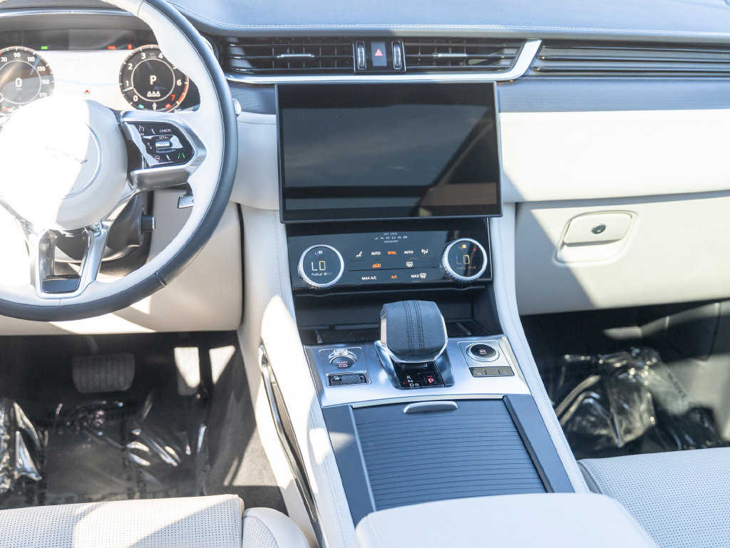 Used 2025 Jaguar F-PACE R-Dynamic S AWD/4WD image 22