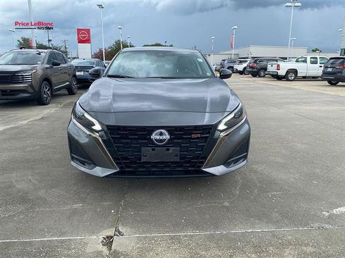 Used 2025 Nissan Altima 2.5 SR FWD image 2