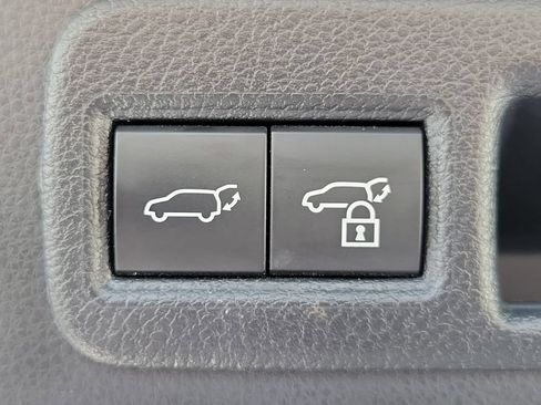 Used 2024 Toyota Venza Limited AWD/4WD image 10