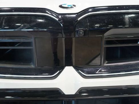 Used 2025 BMW M5 w/ Carbon Package AWD/4WD image 5