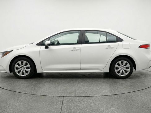 Used 2025 Toyota Corolla LE image 5