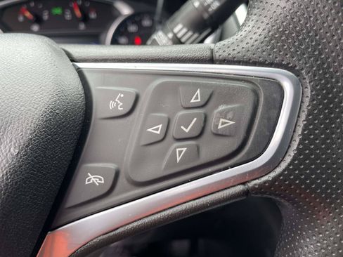 Used 2022 Chevrolet Equinox LT w/ LPO, Floor Liner Package FWD image 8