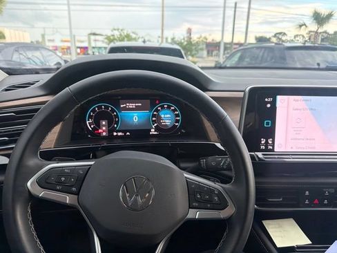 Used 2024 Volkswagen Atlas SE FWD image 16