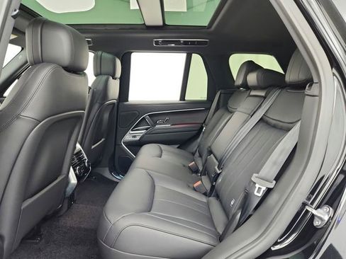 Certified 2025 Land Rover Range Rover SE image 35