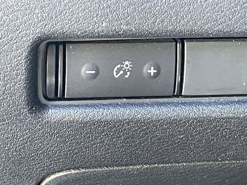 Used 2023 Nissan Rogue S image 17