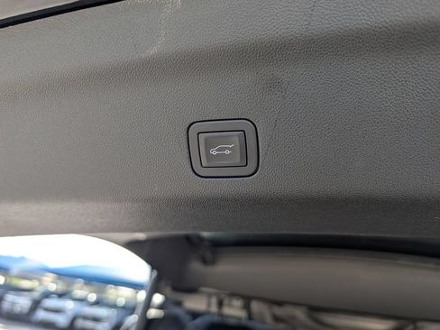 New 2025 GMC Yukon Denali Ultimate AWD/4WD image 31
