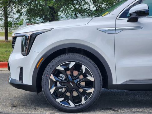 New 2026 Kia Sorento EX FWD image 8