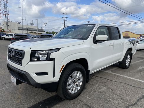 Used 2023 Nissan Frontier SV w/ Graphics Package RWD image 2