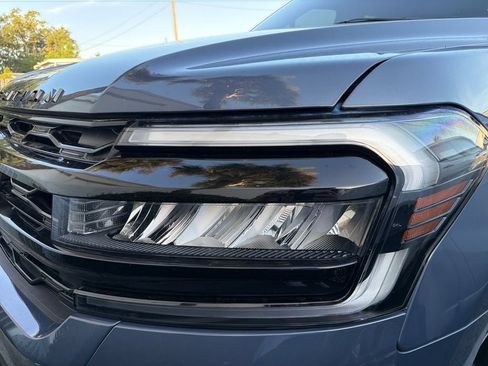 Used 2022 Ford Expedition Limited AWD/4WD image 3