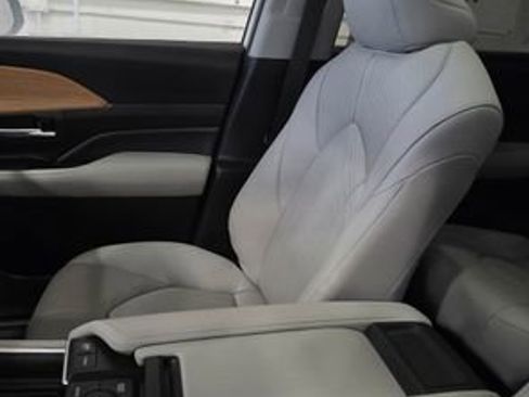 Used 2024 Toyota Grand Highlander Limited image 22