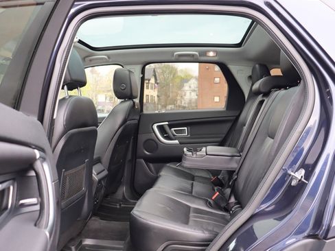 Used 2019 Land Rover Discovery Sport HSE AWD/4WD image 15