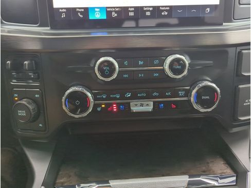 Used 2024 Ford F350 Lariat w/ Chrome Package image 25