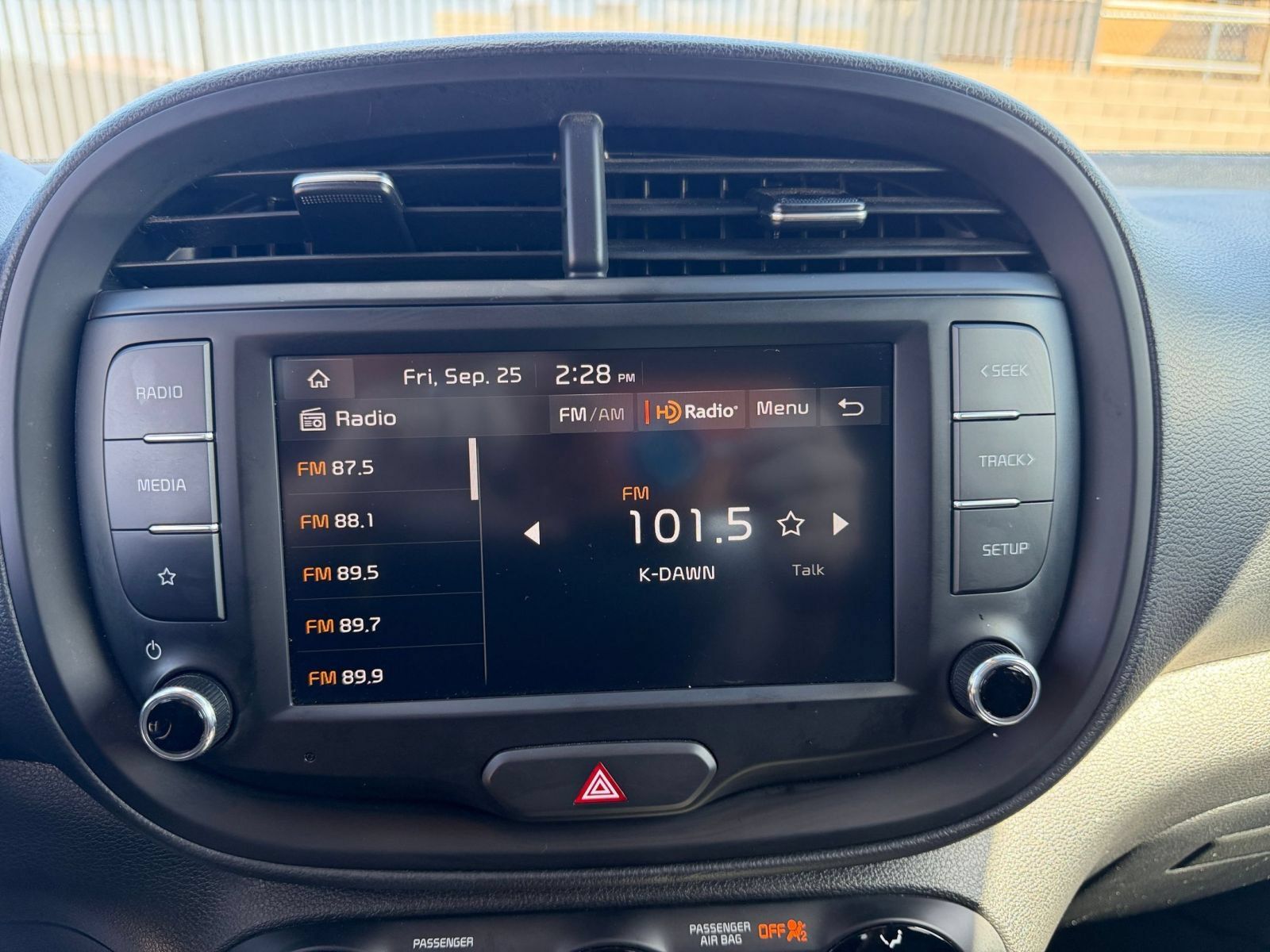 Used 2025 Kia Soul LX w/ LX Technology Package FWD image 19