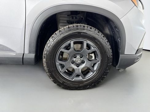 Certified 2025 Honda Pilot TrailSport image 11