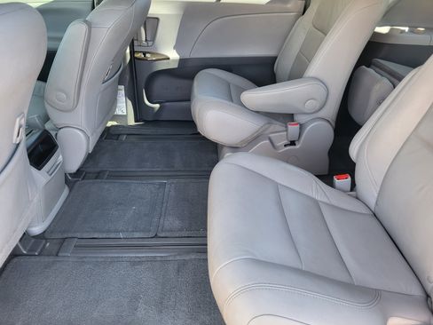 Used 2017 Toyota Sienna XLE w/ XLE Navigation Package image 23