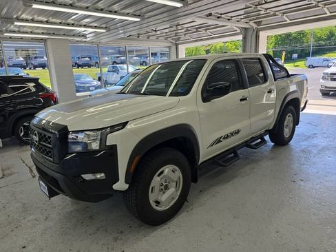 Used 2024 Nissan Frontier SV w/ Hardbody Edition AWD/4WD image 2