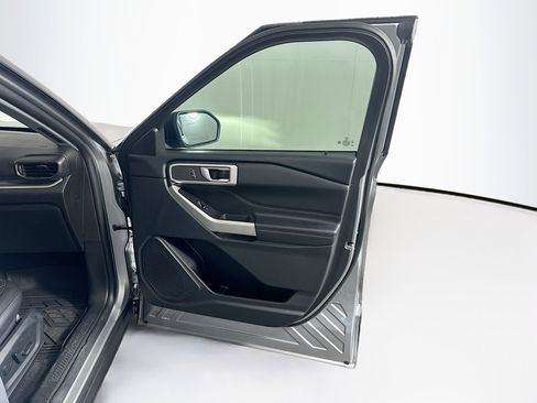 Used 2022 Ford Explorer XLT w/ Equipment Group 202A image 34