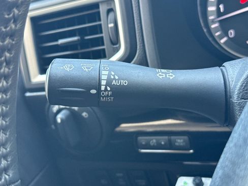 Used 2018 Nissan Titan SV w/ SV Convenience Package AWD/4WD image 28