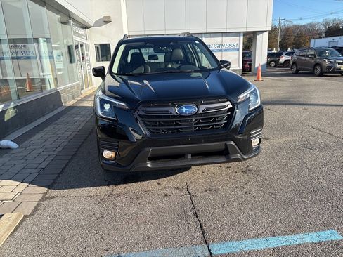 Used 2023 Subaru Forester Limited image 4