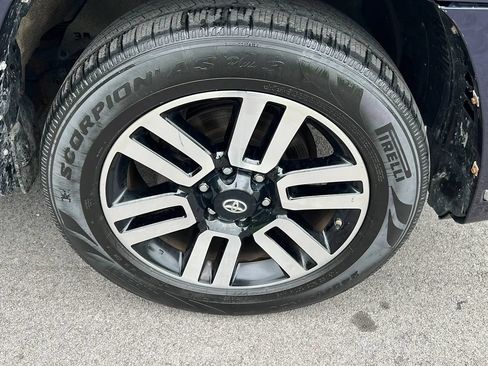 Used 2017 Toyota 4Runner Limited AWD/4WD image 39