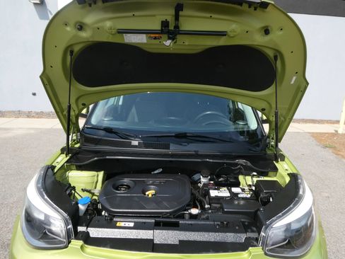 Used 2016 Kia Soul + FWD image 31