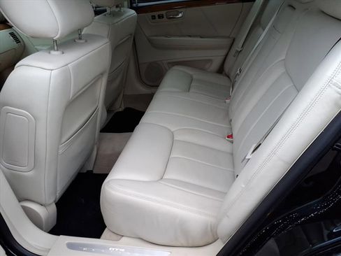 Used 2010 Cadillac DTS Platinum image 12