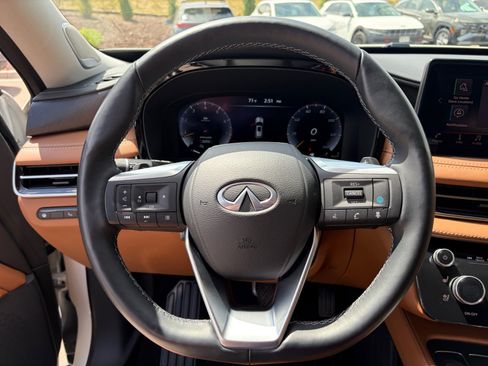 Used 2024 INFINITI QX60 Sensory w/ Vision Package AWD/4WD image 9