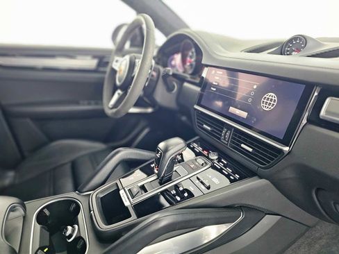 Used 2022 Porsche Cayenne Turbo AWD/4WD image 11