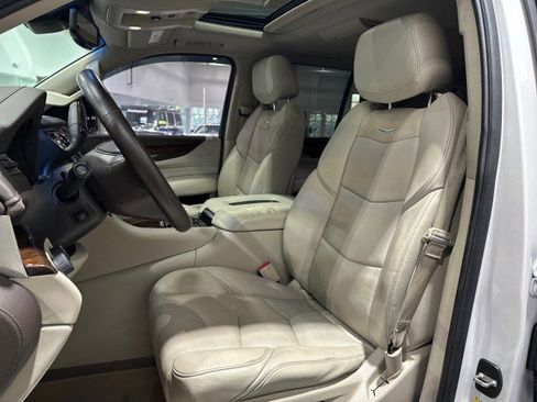 Used 2016 Cadillac Escalade Luxury AWD/4WD image 44
