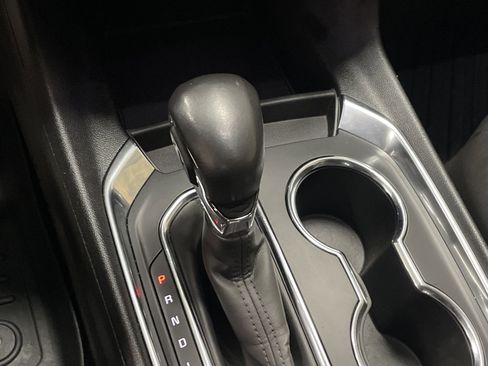 Used 2021 Chevrolet Traverse LT image 26