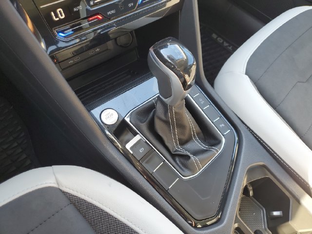 Certified 2025 Volkswagen Taos SE w/ Panoramic Sunroof Package FWD image 30