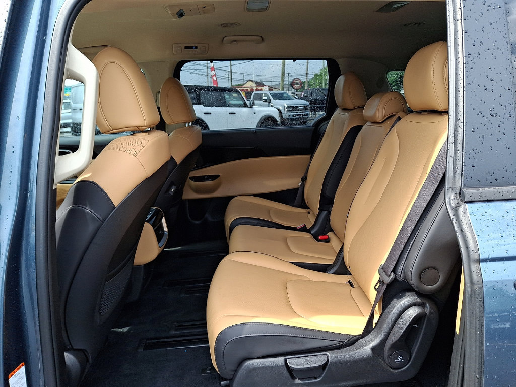 Certified 2024 Kia Carnival EX FWD image 12