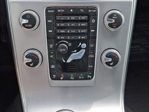 Used 2018 Volvo S60 T5 Inscription image 17