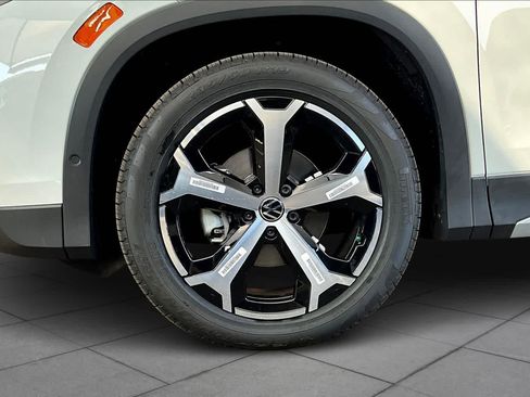 New 2026 Volkswagen Tiguan SE FWD image 11