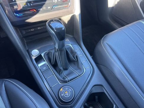Used 2022 Volkswagen Tiguan SE w/ Panoramic Sunroof Package image 12