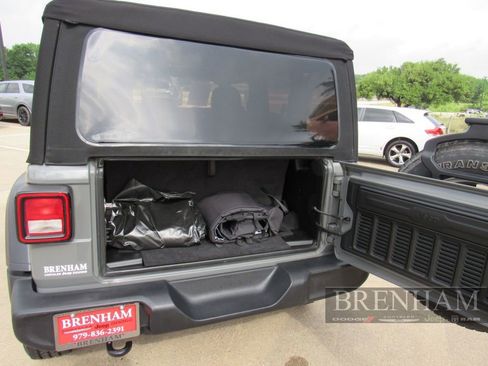 Used 2020 Jeep Wrangler Sport image 17